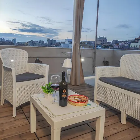 Panoramic House With Terrace - Marina Appartement